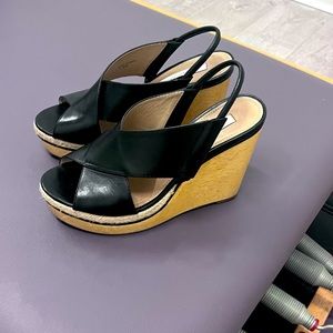 Fabulous designer wedges! Sz 6 Diane Von Furstenberg